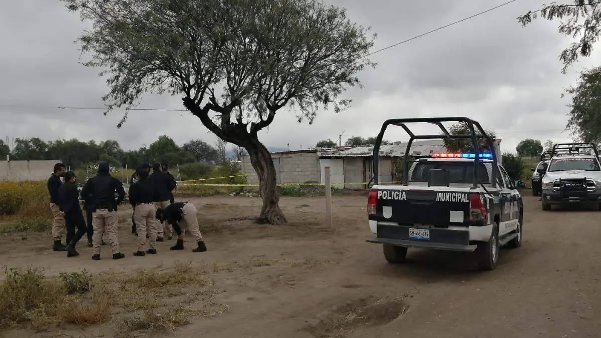 hallan a hombre colgando de una viga en santiago miahuatlan